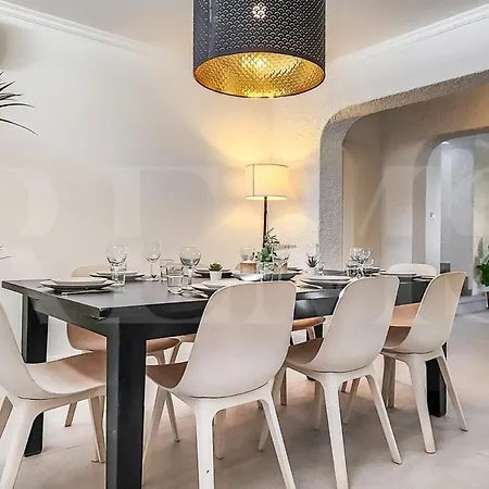 Chic With Pool, Garden And Parking Rems וילה