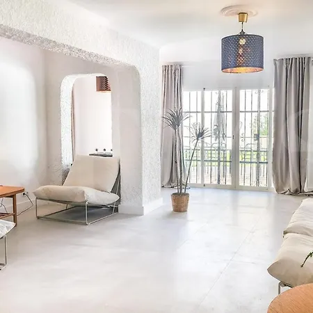 Chic With Pool, Garden And Parking Rems וילה *