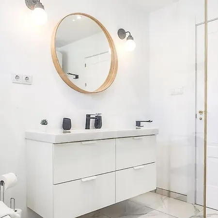 וילה Chic With Pool, Garden And Parking Rems פואנגירולה