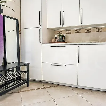 Chic With Pool, Garden And Parking Rems פואנגירולה