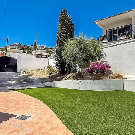 Chic With Pool, Garden And Parking Rems וילה פואנגירולה